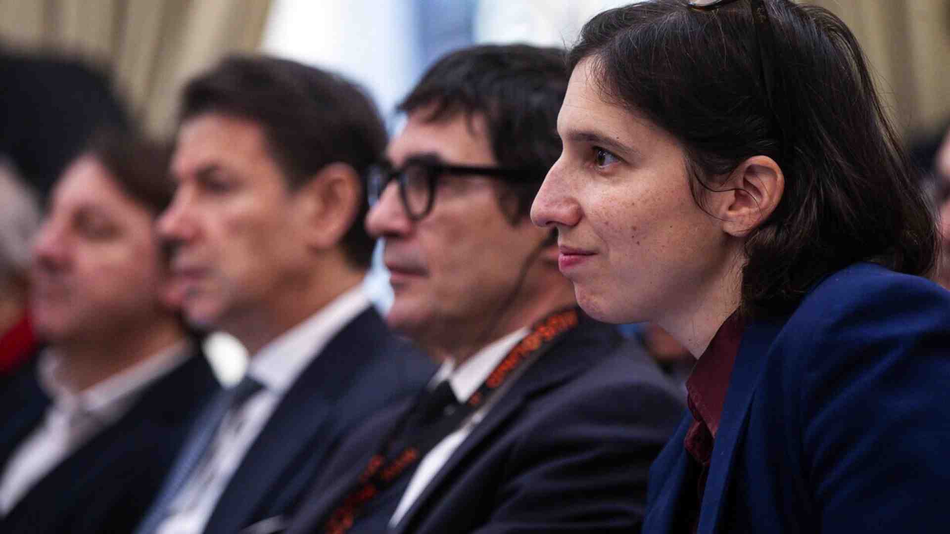 Il campo largo (senza Azione) presenta 16 emendamenti. Renzi dice sì al salario minimo