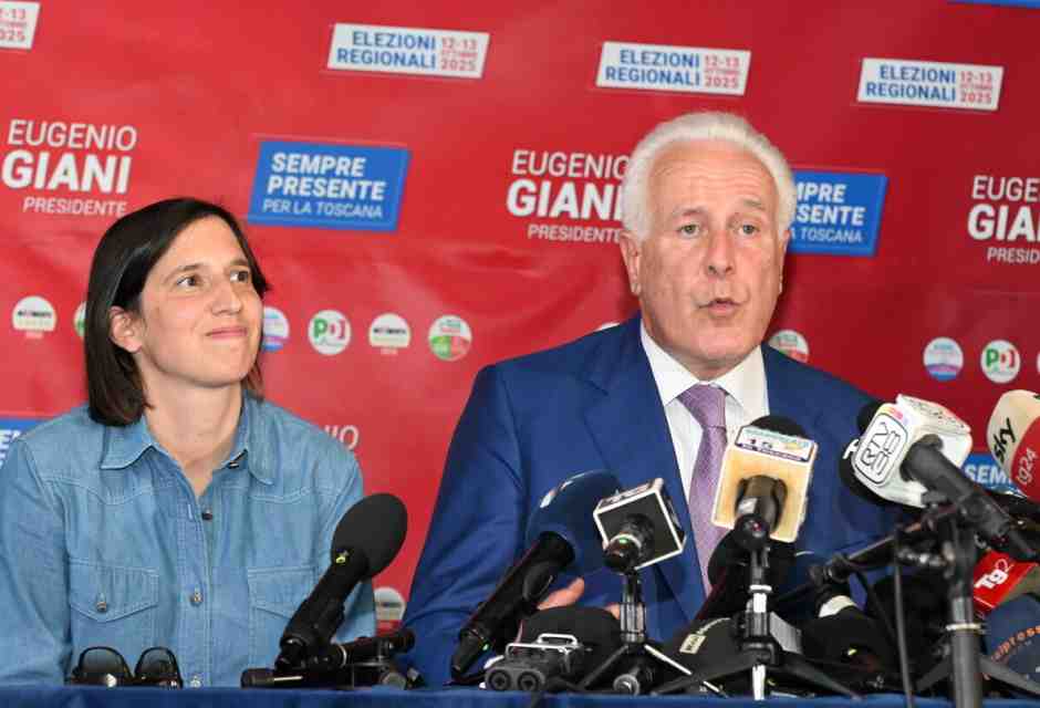 Pd e 5s in Toscana litigano già: caos sull’aeroporto. Calenda: “Finirà male”