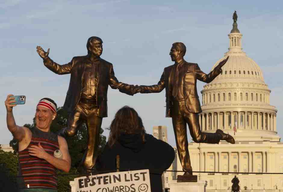 I messaggi globali di Epstein ora fanno sbadigliare i Maga