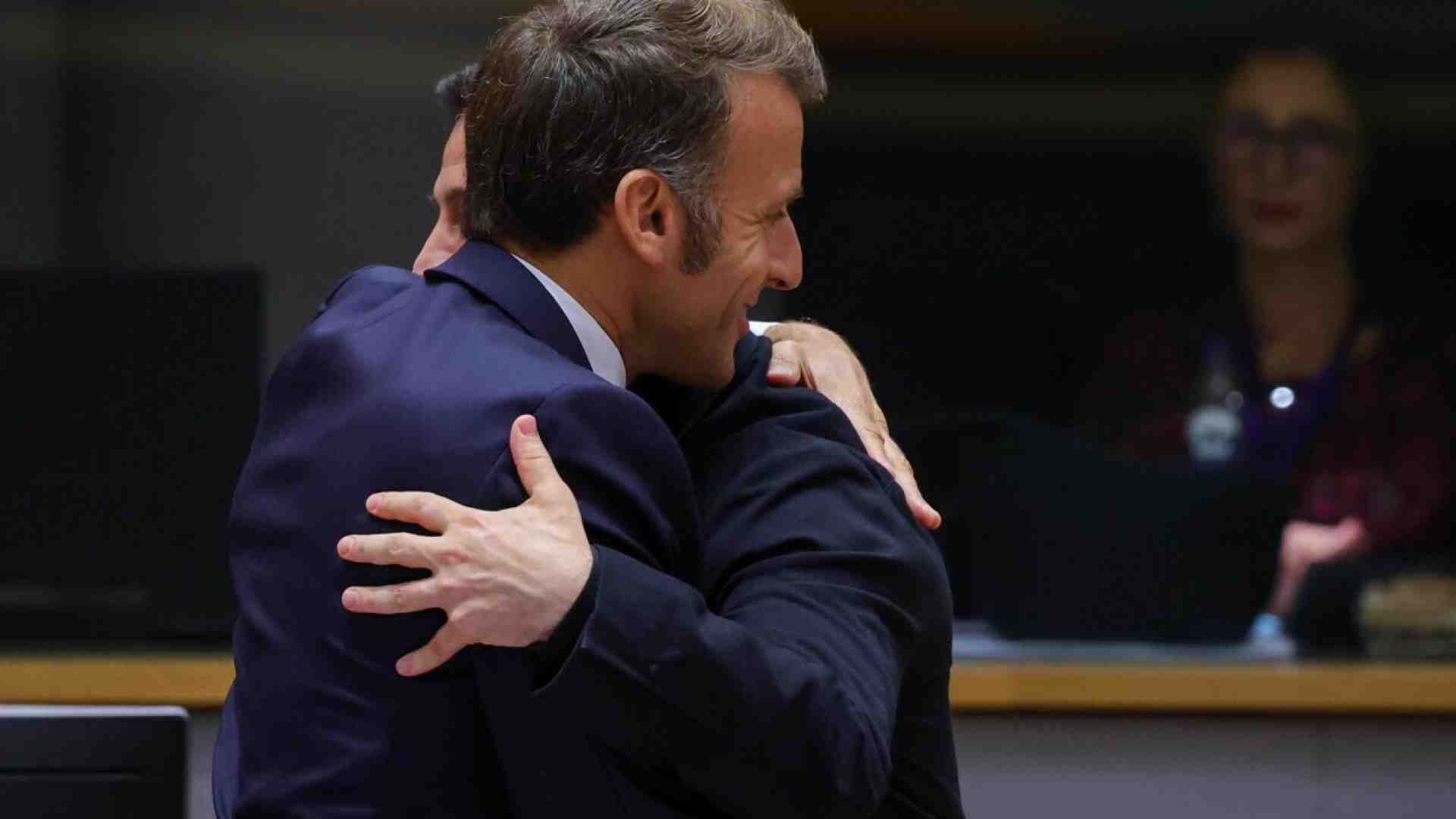 E adesso Zelensky torna a Parigi