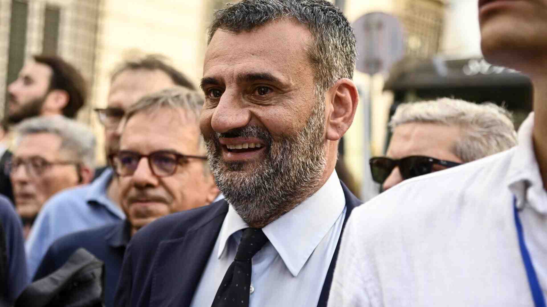 Decaro ai suoi: “Non votate gli scappati di casa”. Il deputato Pagano replica piccato: “Siamo persone perbene”