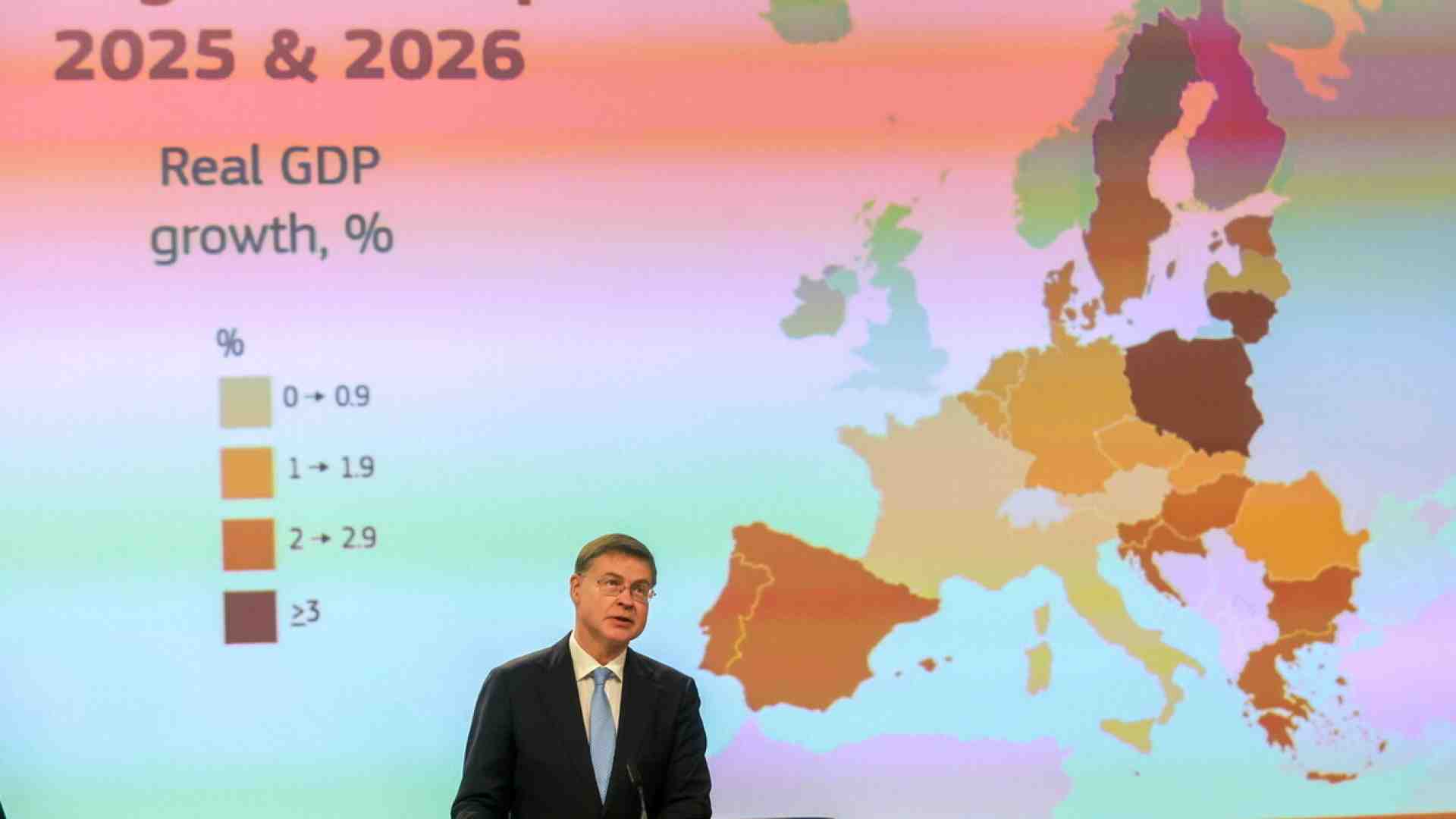 La Commissione Ue prevede una "crescita modesta" per l'Italia. Il deficit al 3 per cento