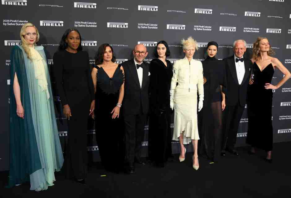 Donne mature per quattro stagioni, è il nuovo Calendario Pirelli