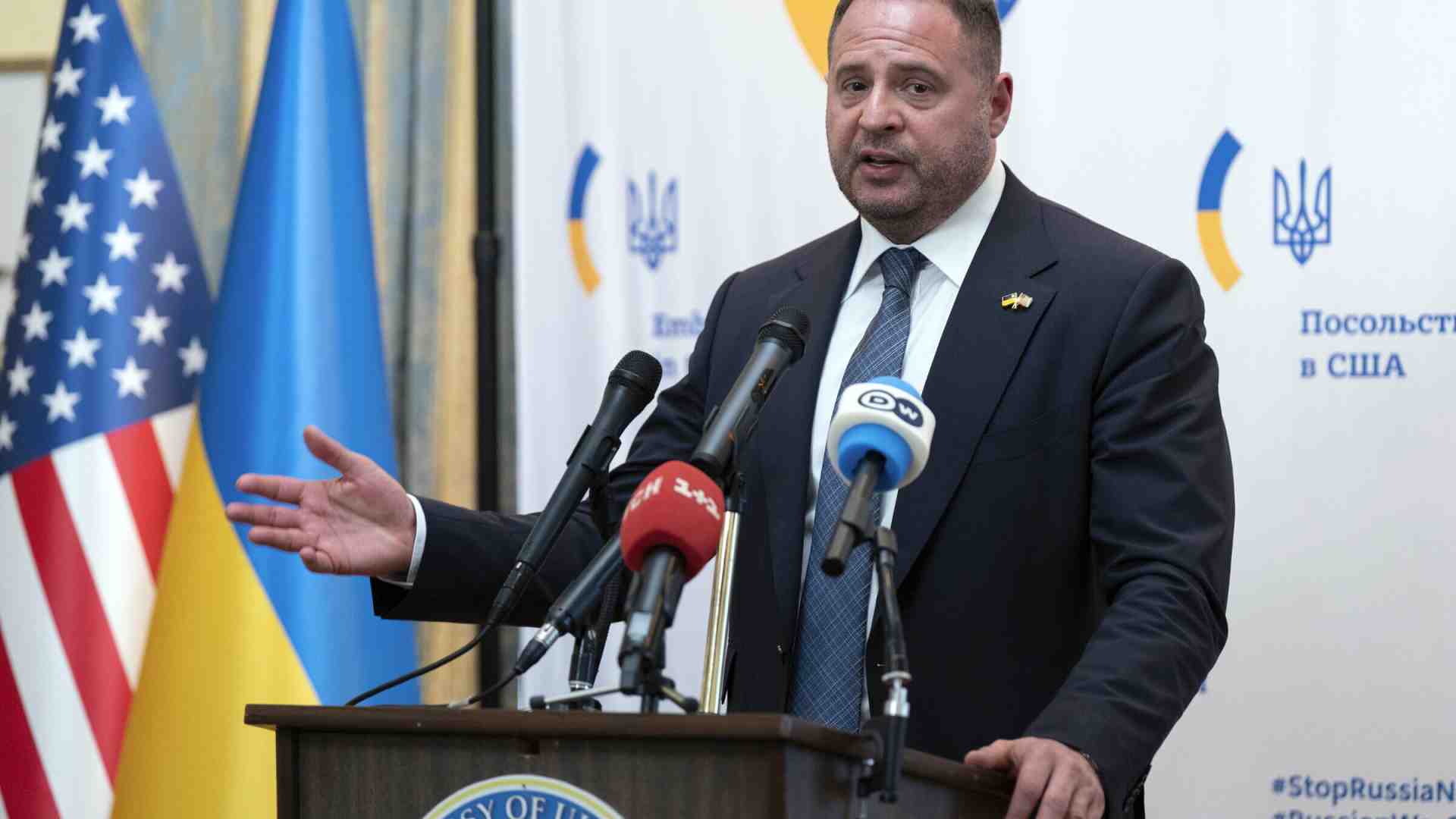 Sulla corruzione, a Zelensky si chiede un licenziamento esemplare: l’ubiquo Yermak