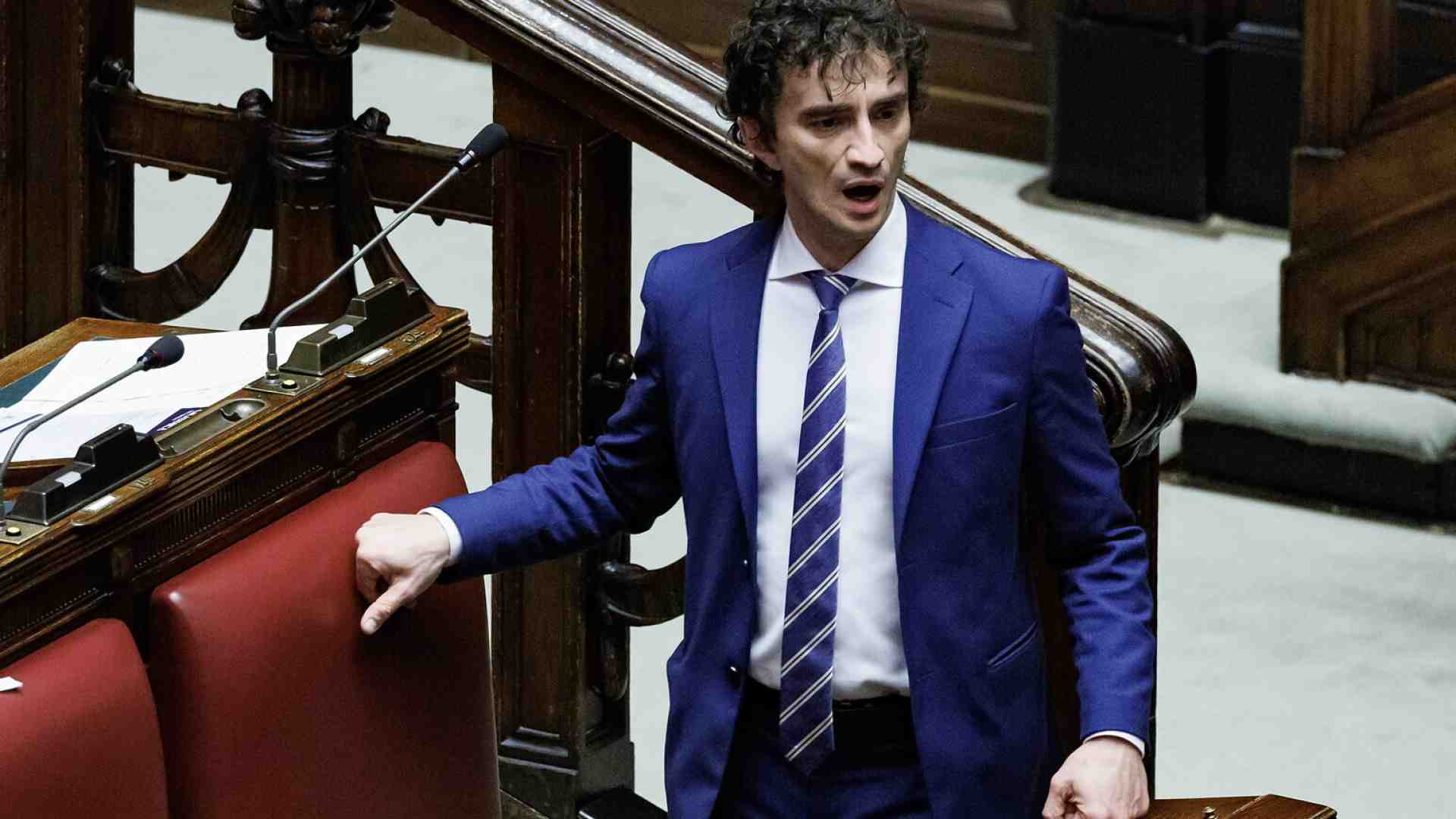 Storia politica, familiare di Galeazzo Bignami, il più duro dei duri di Giorgia Meloni