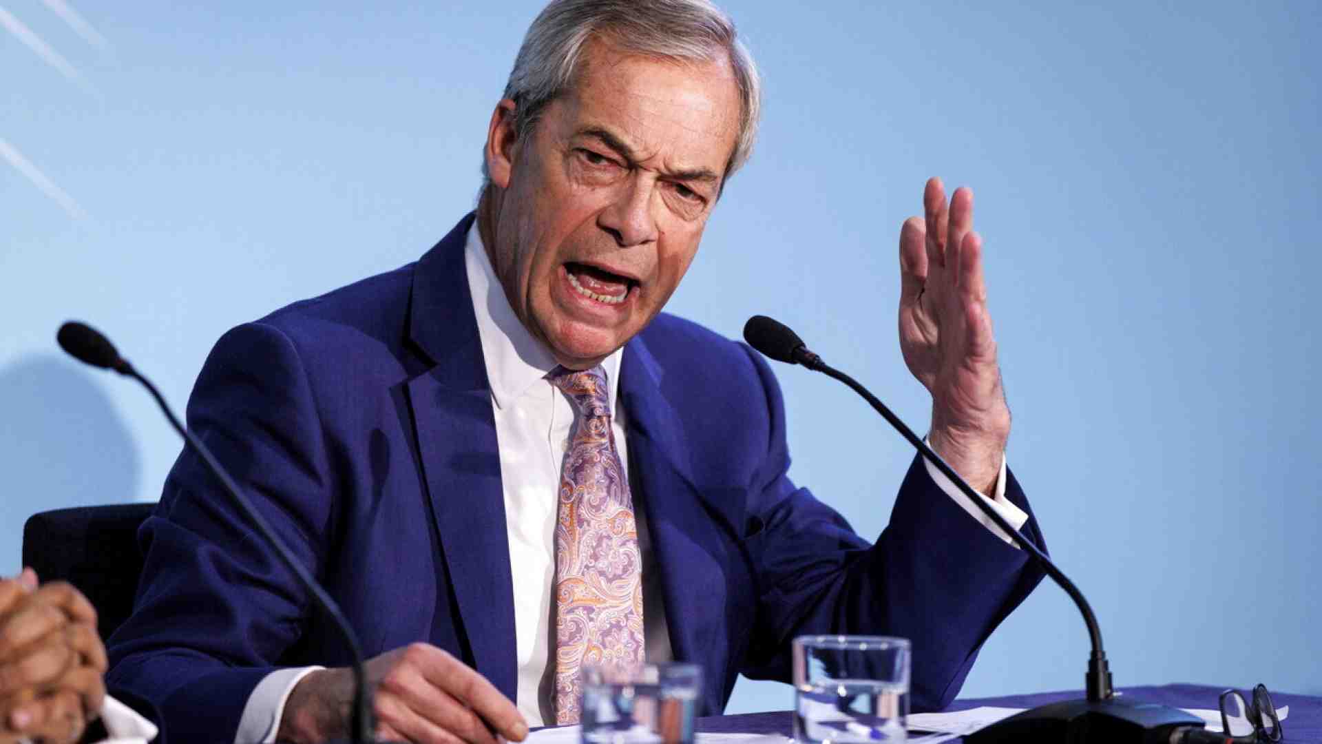 Dieci anni di Brexit: miliardi bruciati, ma Farage è ancora protagonista