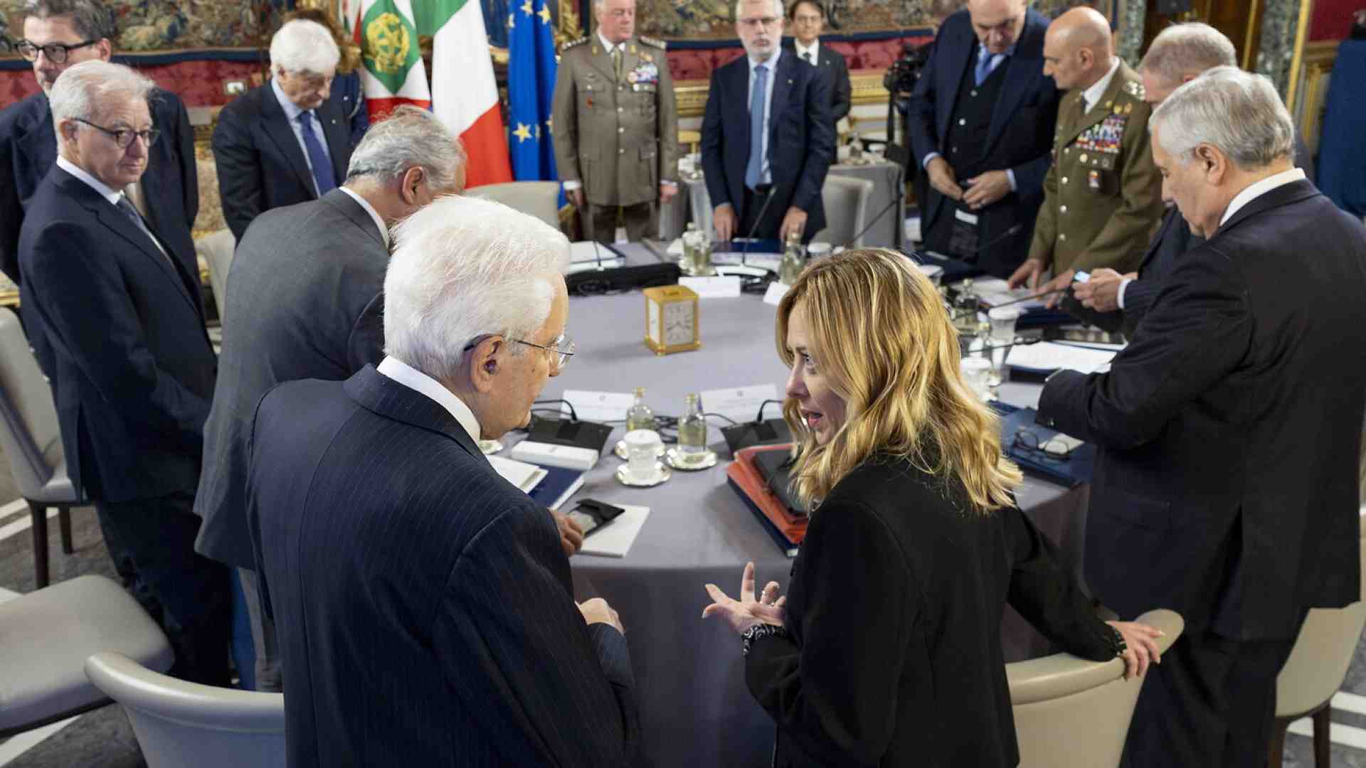 Meloni e la "pace" con Mattarella: "Dispiaciuta". L'incontro e la freddezza di La Russa con FdI. Gli spettri elettorali