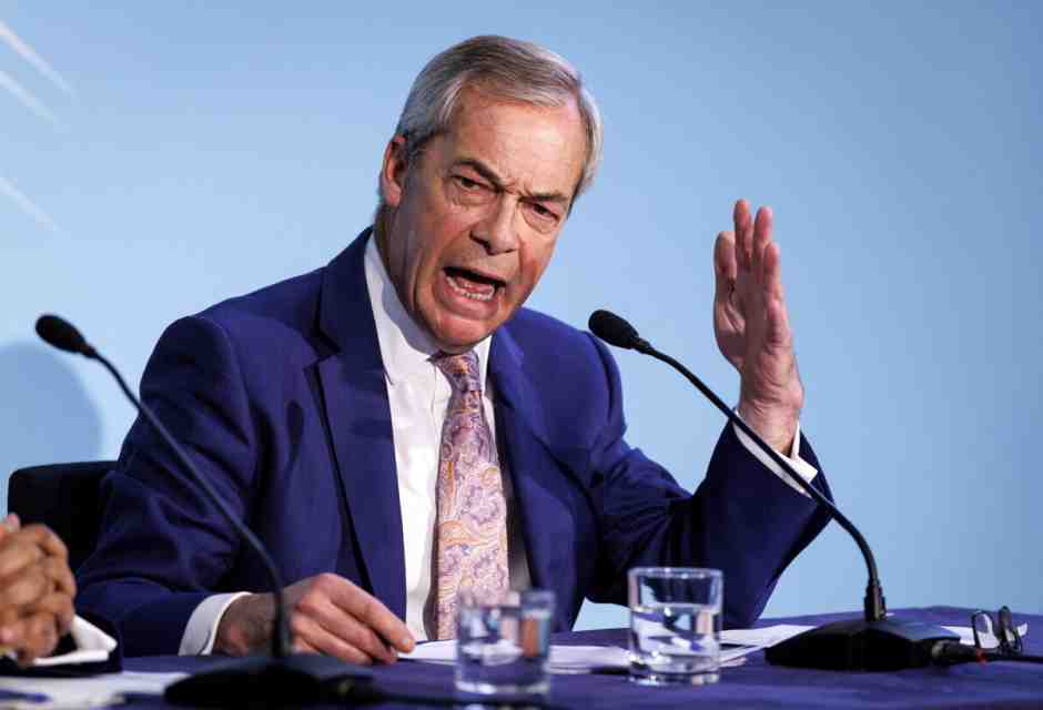 Dieci anni di Brexit: miliardi bruciati, ma Farage è ancora protagonista