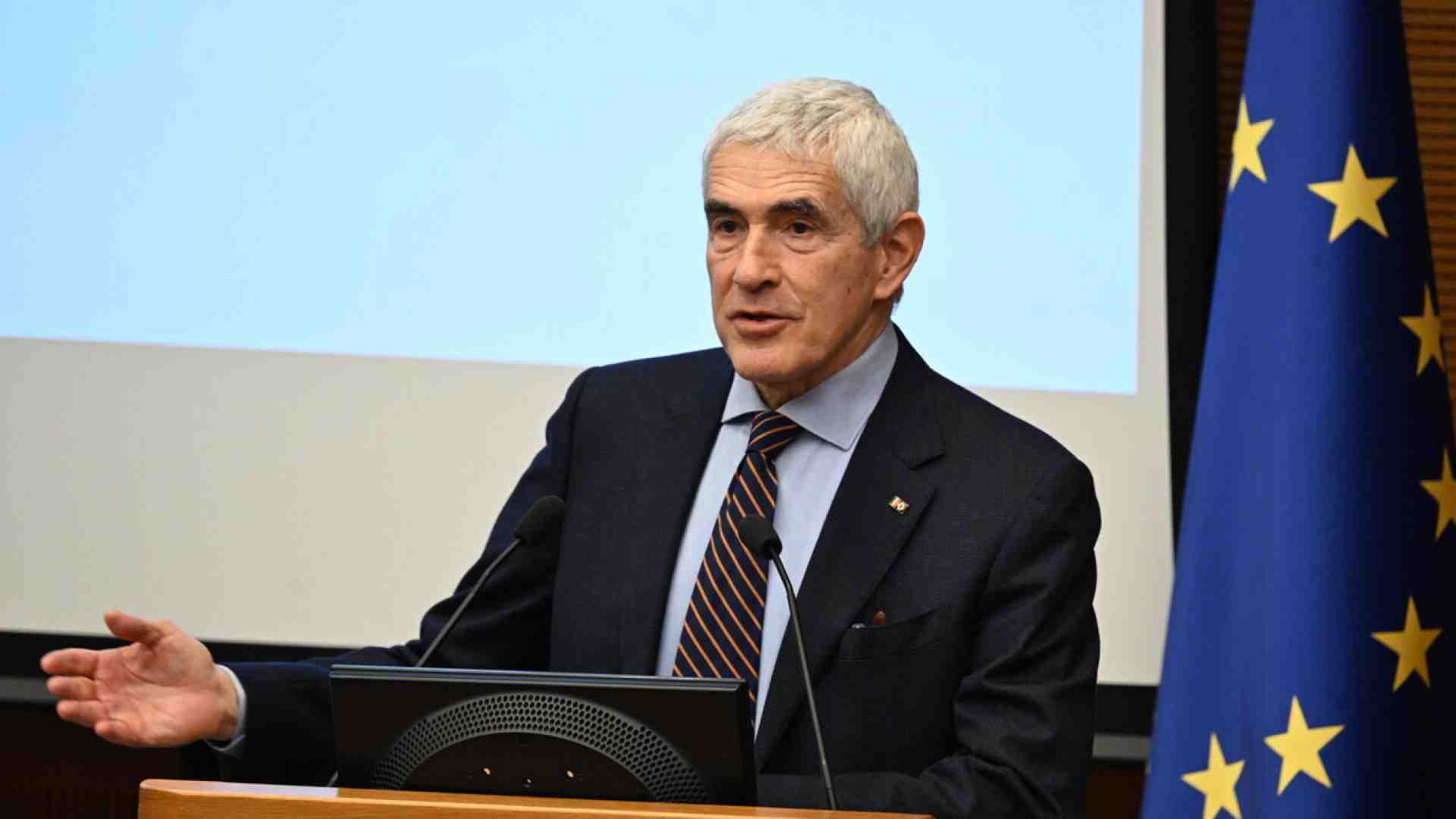 “Al centro dell’aula”, libro-manifesto per un Casini quirinabile