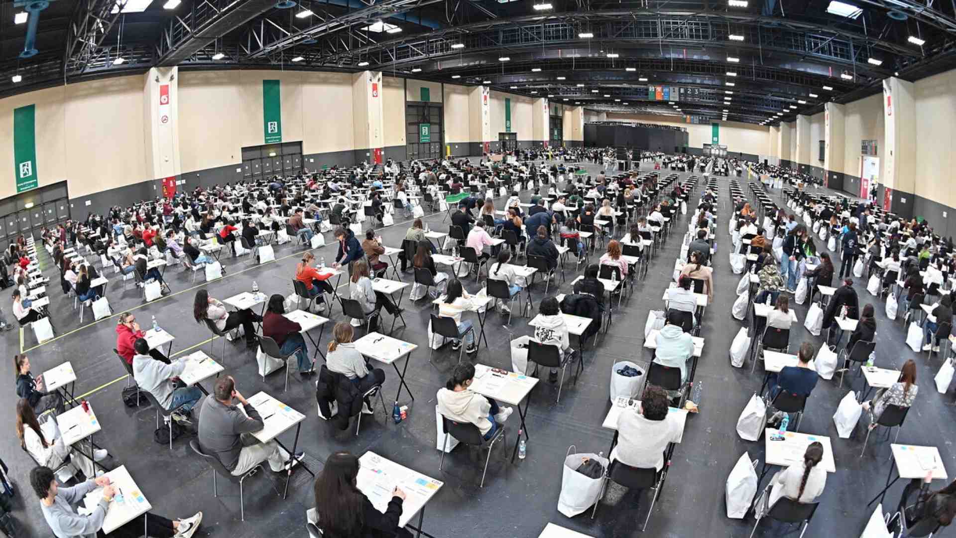 Prova di Medicina annullata per tutti? "No, solo per i furbetti", dice Bernini