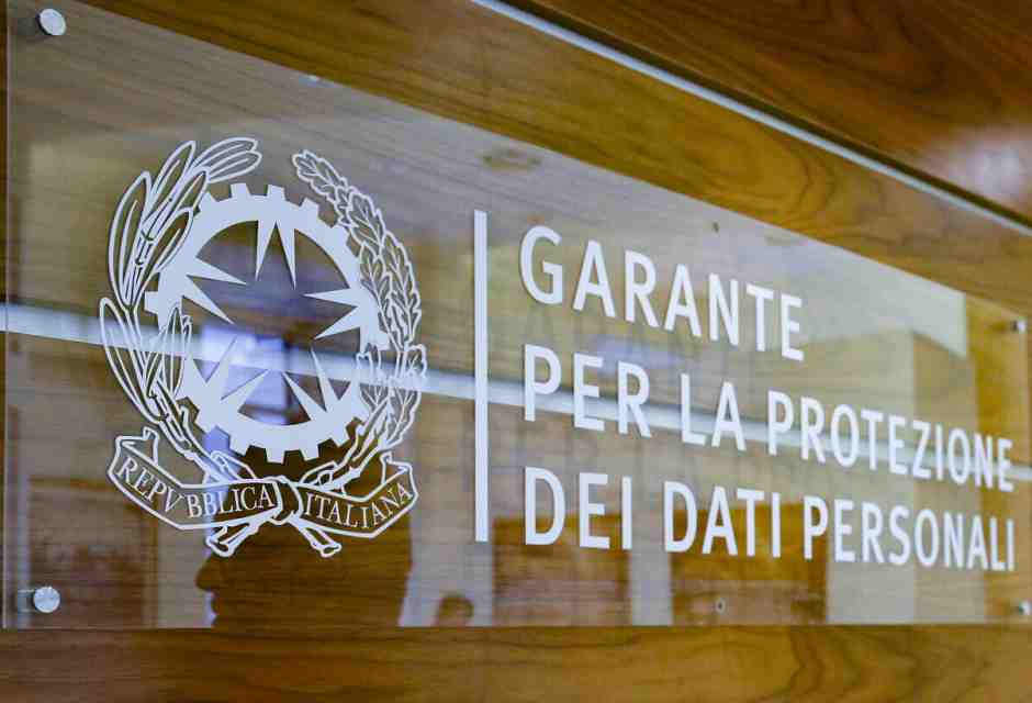 Si dimette il segretario del Garante della privacy che voleva violare la privacy dei suoi dipendenti