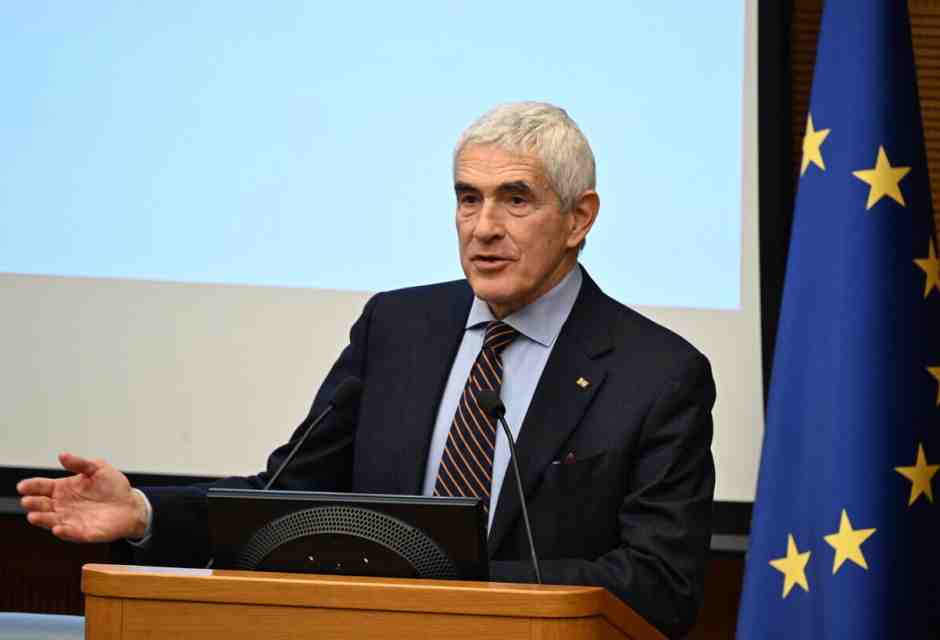 “Al centro dell’aula”, libro-manifesto per un Casini quirinabile