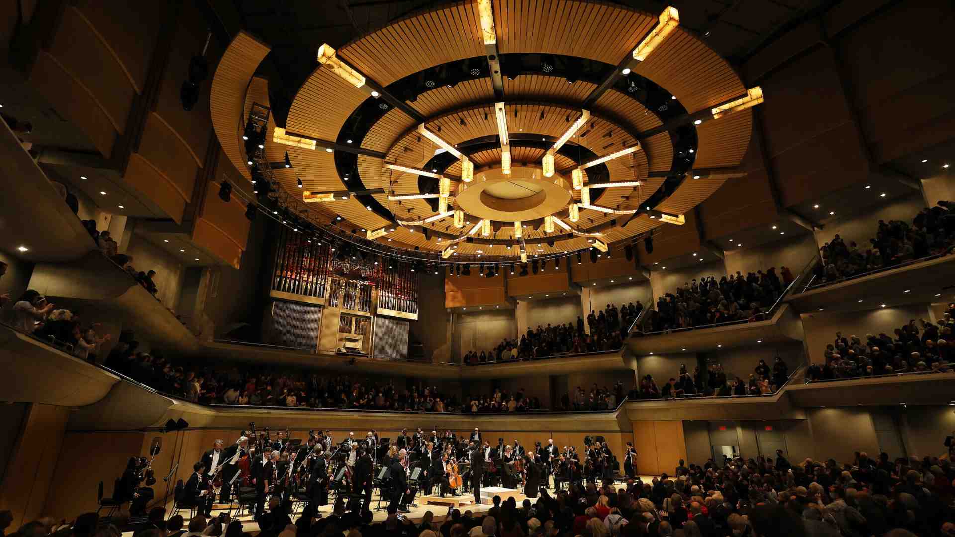 Ossessioni musicali: comprarsi per una sera un’orchestra per dirigere la Seconda sinfonia di Mahler