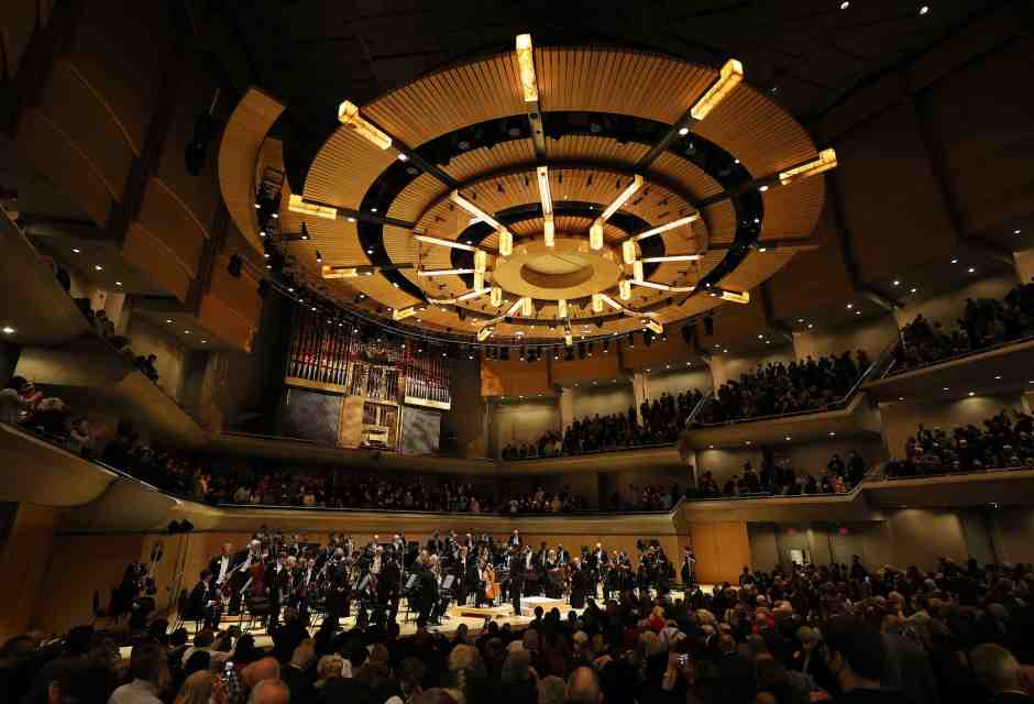 Ossessioni musicali: comprarsi per una sera un’orchestra per dirigere la Seconda sinfonia di Mahler