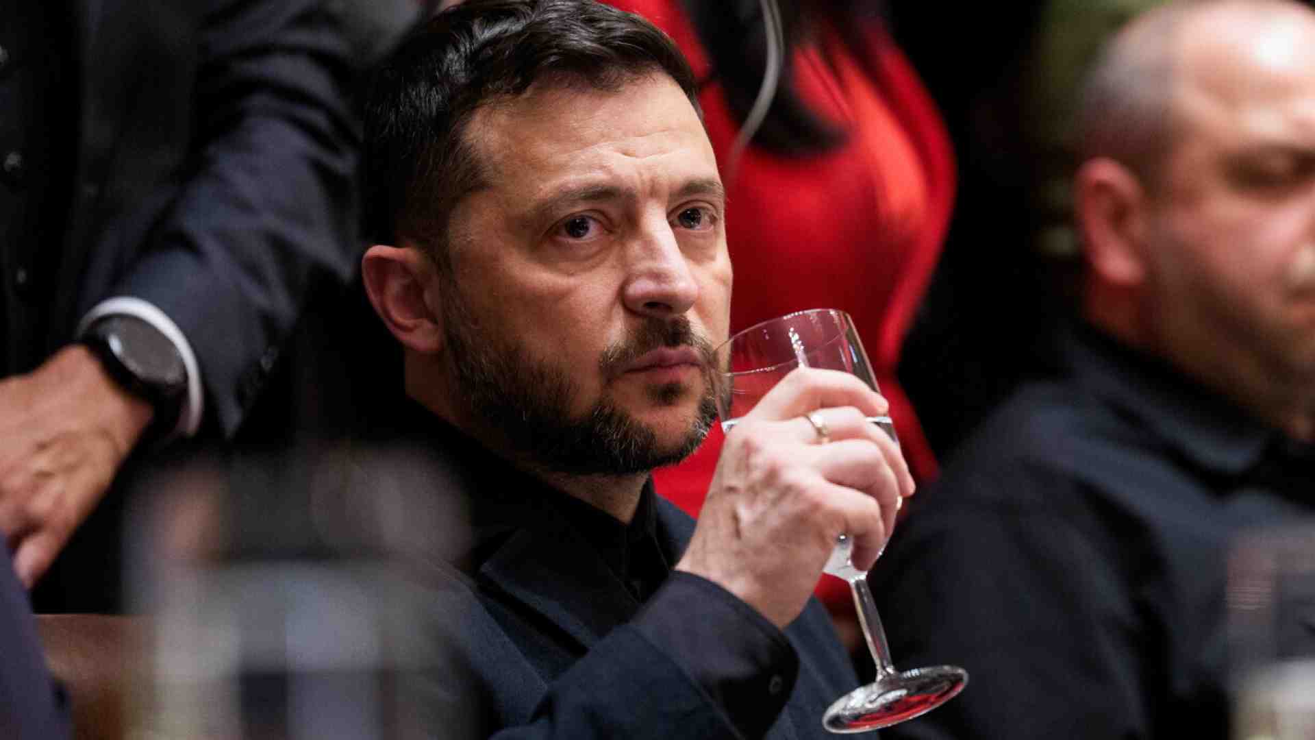 Trump vuole da Zelensky la firma di “un percorso verso la pace”. L’appello agli ucraini