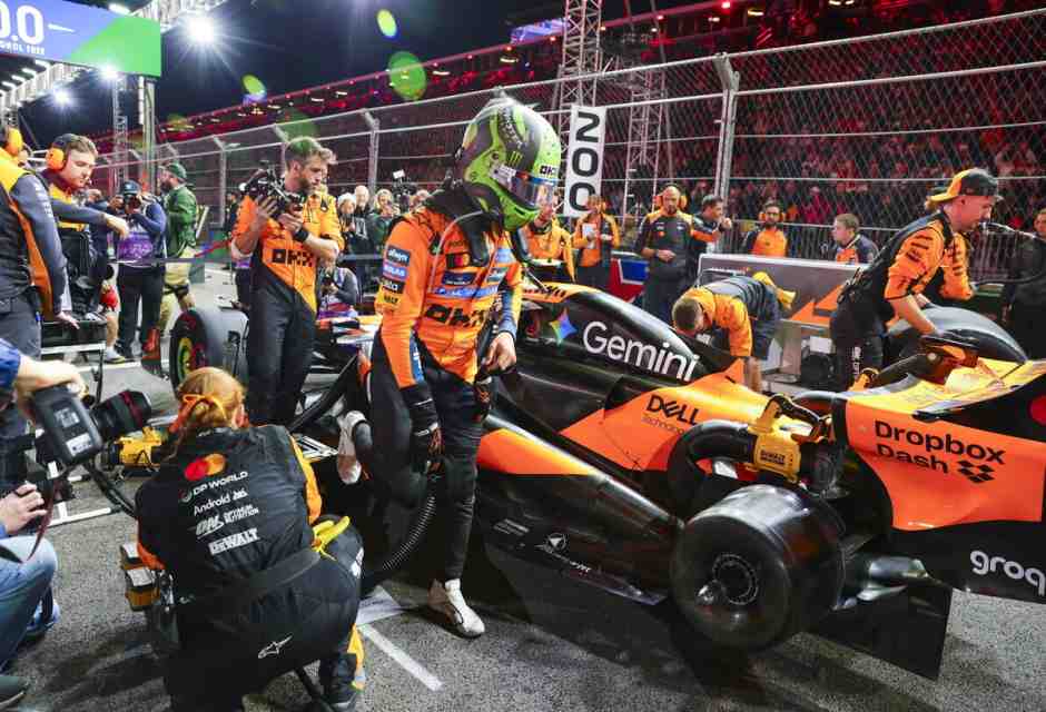 McLaren travolta dalle squalifiche. Si riapre il mondiale piloti