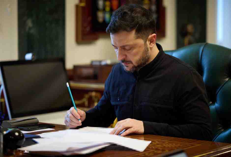 Una questione di facce e parole, e chissenefrega di un cesso d’oro