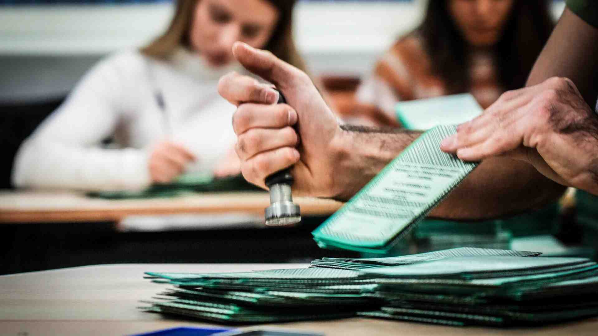 Chi entra e chi esce dai consigli regionali dopo il voto: il confronto con il 2020 per ogni partito