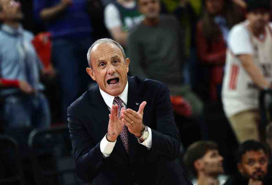 Ettore Messina si è dimesso. L'Olimpia Milano cerca di rianimarsi con Peppe Poeta in panchina