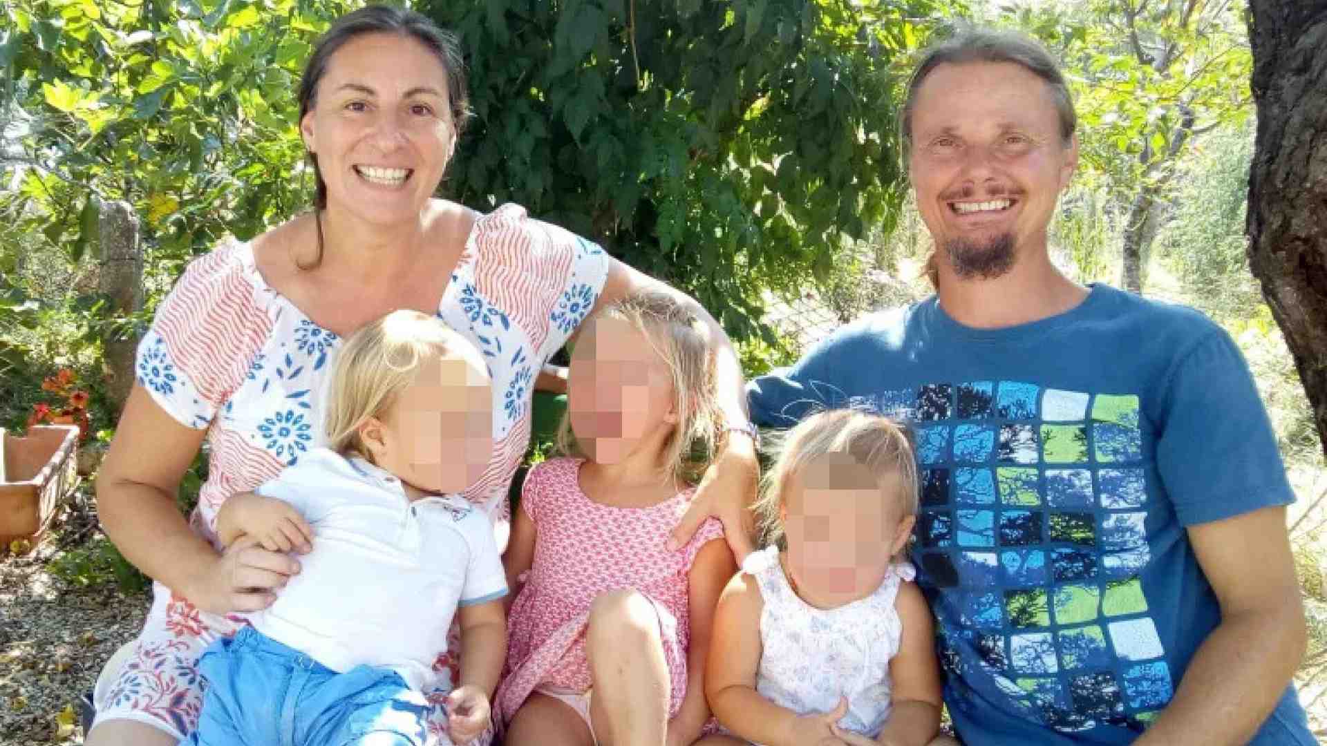 Il fascismo delle istituzioni contro la famiglia che vive nel bosco