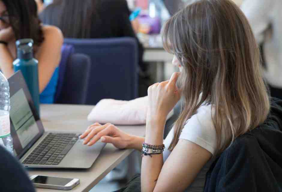 Come (non) funziona l'umorismo dell'intelligenza artificiale