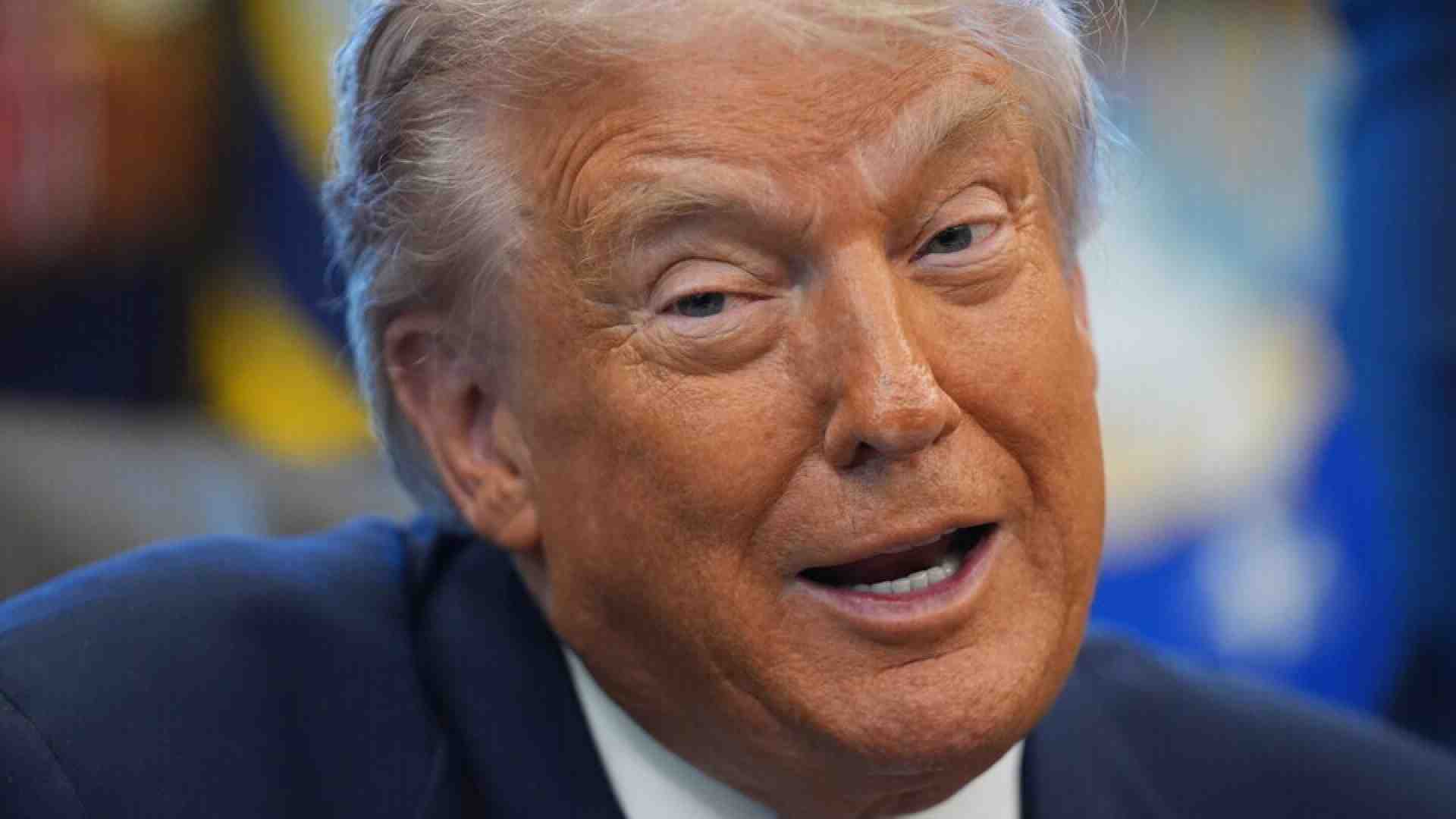 Sono tanti gli adulatori nella stanza di “daddy” Trump, ma poi non ottengono quasi nulla