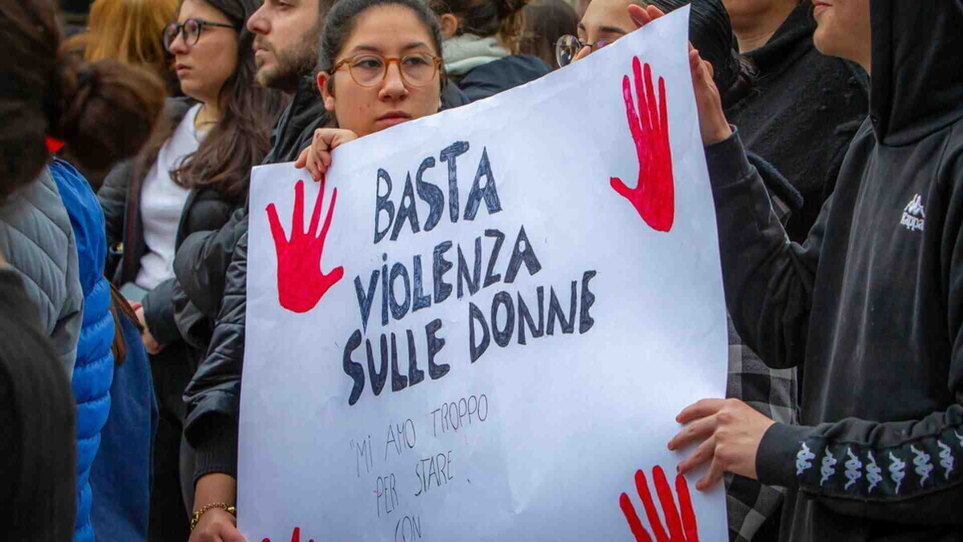 “Il reato di femminicidio è inutile, illogico e di difficile applicazione”. Parla la prof. Elena Mattevi