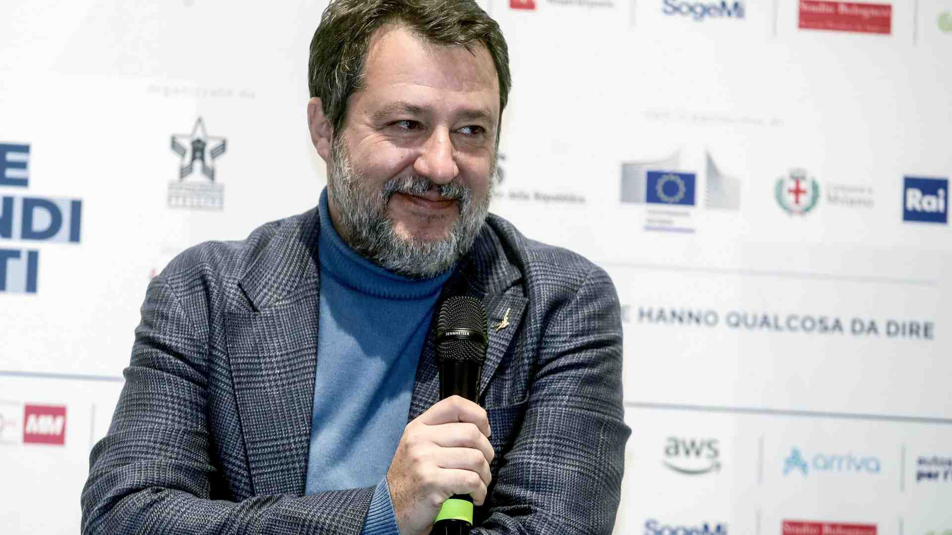 Salvini il bocciato, dal Ponte alla Manovra. E lui si rifugia nei diversivi