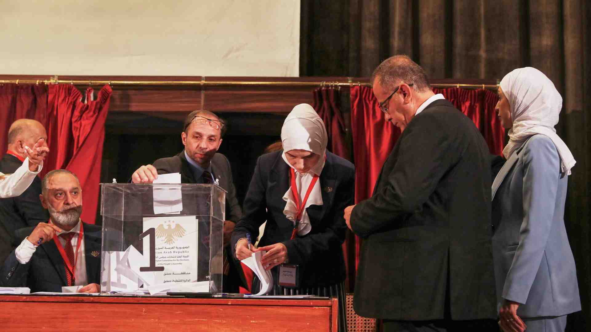 Manifestazioni pacifiche pro e contro il governo. Mai visto nulla di simile in Siria