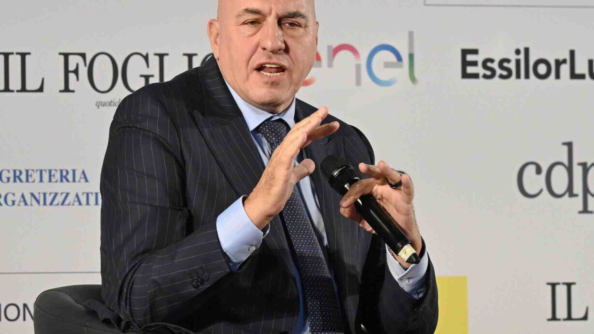 Crosetto: "Proporrò ddl per reintrodurre la leva militare". Ma Forza Italia frena: "Difficile, valutiamo"