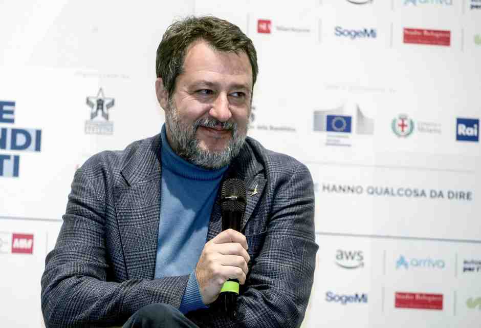 Salvini il bocciato, dal Ponte alla Manovra. E lui si rifugia nei diversivi