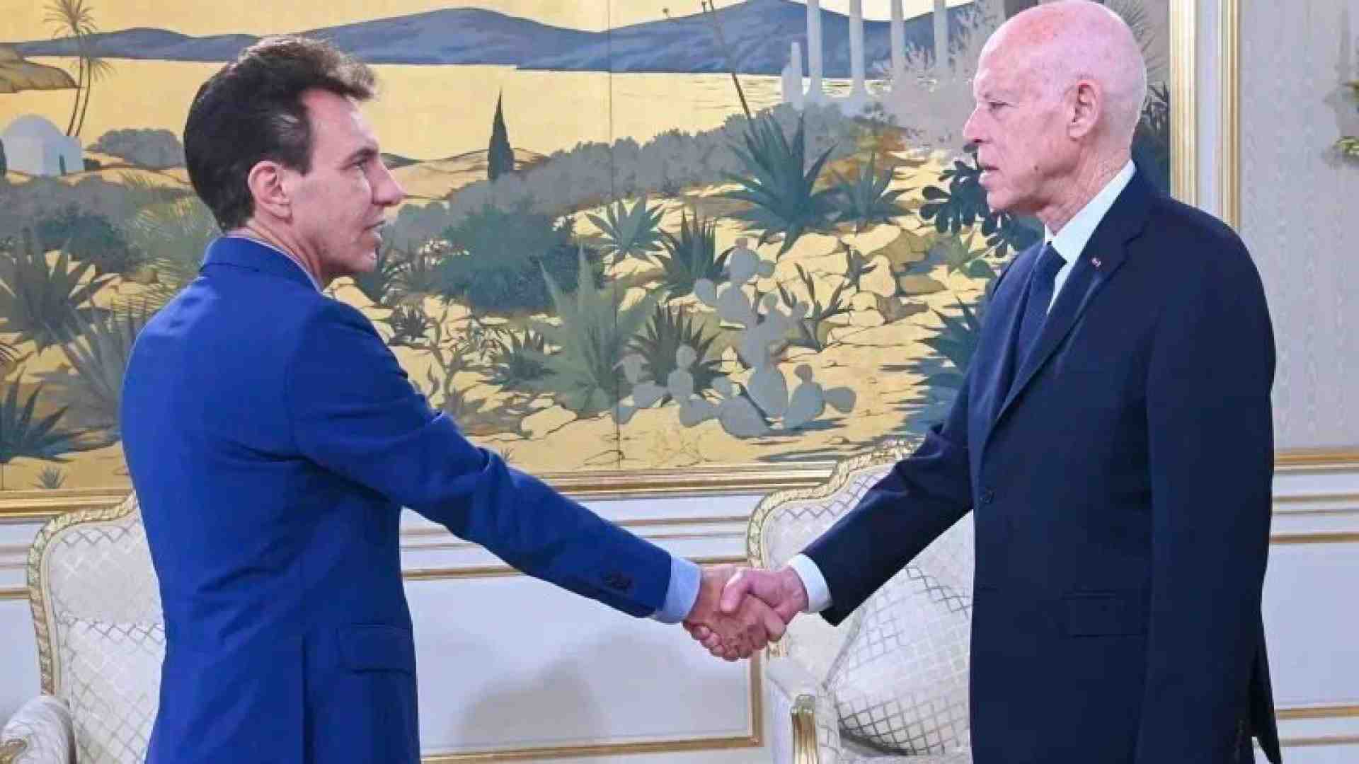 Saied, il dittatore preferito dall’Italia, umilia l'ambasciatore dell'Ue (che è italiano)