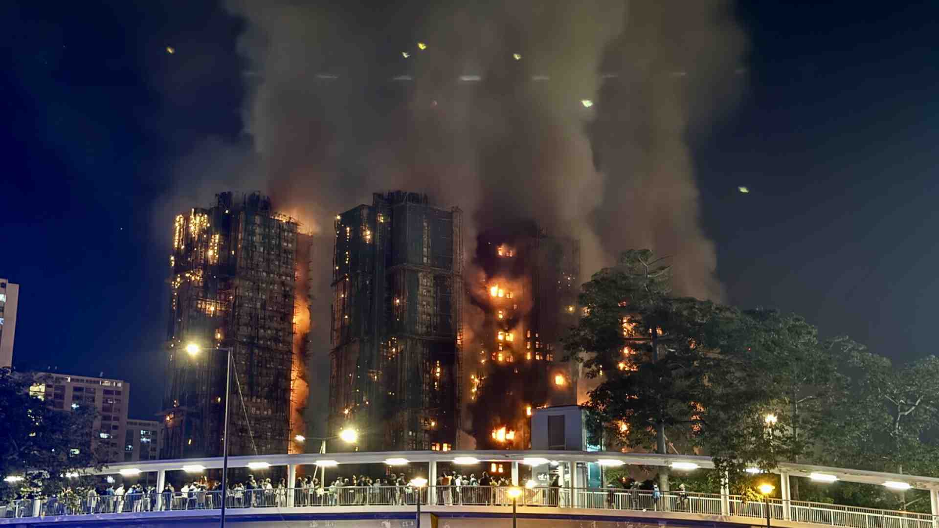 Hong Kong brucia, Taiwan si prepara