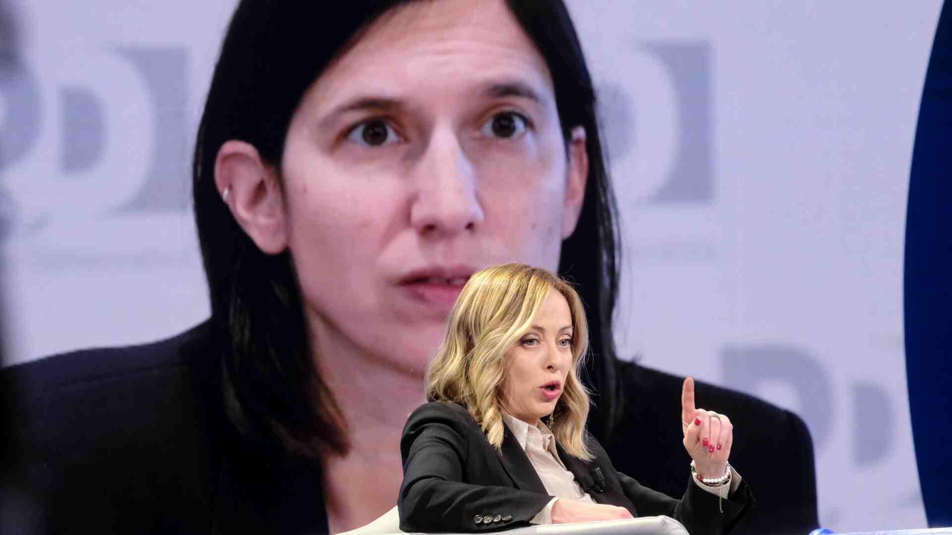 Meloni ribalta il tavolo e sfida sia Conte sia Schlein per spaccare il campo largo