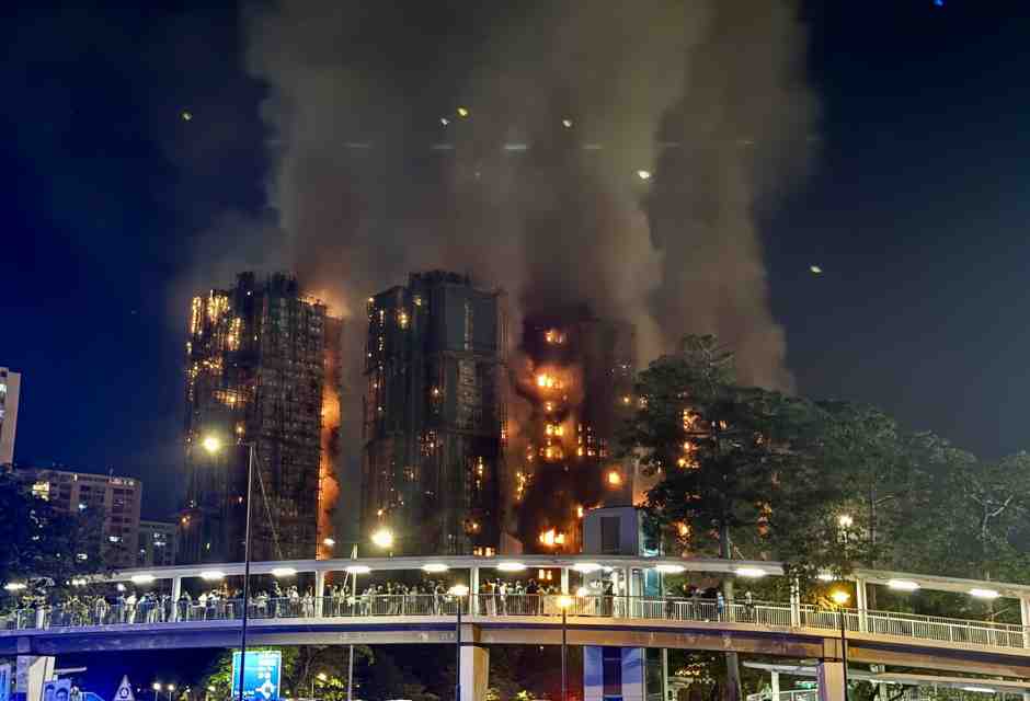 Hong Kong brucia, Taiwan si prepara