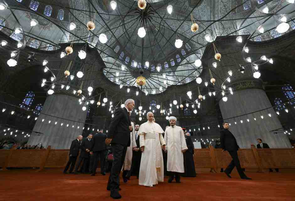 La giornata turca di Papa Leone si apre in moschea (senza preghiera)