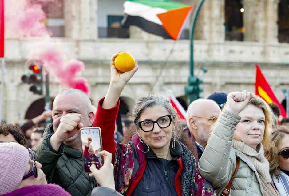 Secondo Francesca Albanese l'occupazione della Stampa a Torino "è un monito". Meloni: "Parole gravissime"