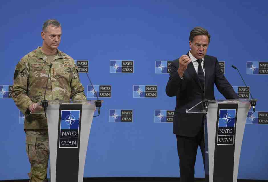 Così la Nato si prepara a rispondere in modo più attivo alla guerra ibrida di Mosca