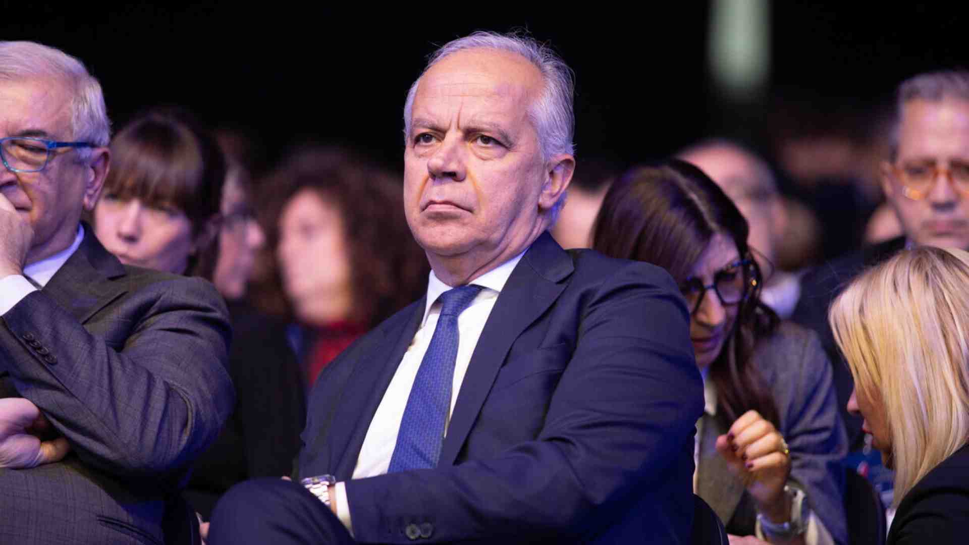 Piantedosi e il dizionario della sinistra che “ammicca”