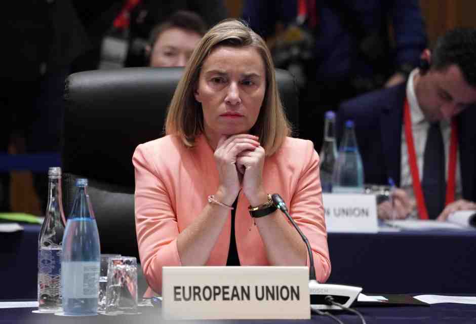 Fermati in Belgio Mogherini e Sannino. La macchina del “sono tutti colpevoli” è già in moto