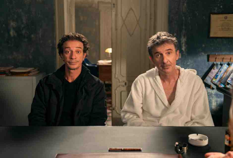 Le serie tv da non perdere a dicembre 2025: tra scontri di potere, legami fragili e note immortali