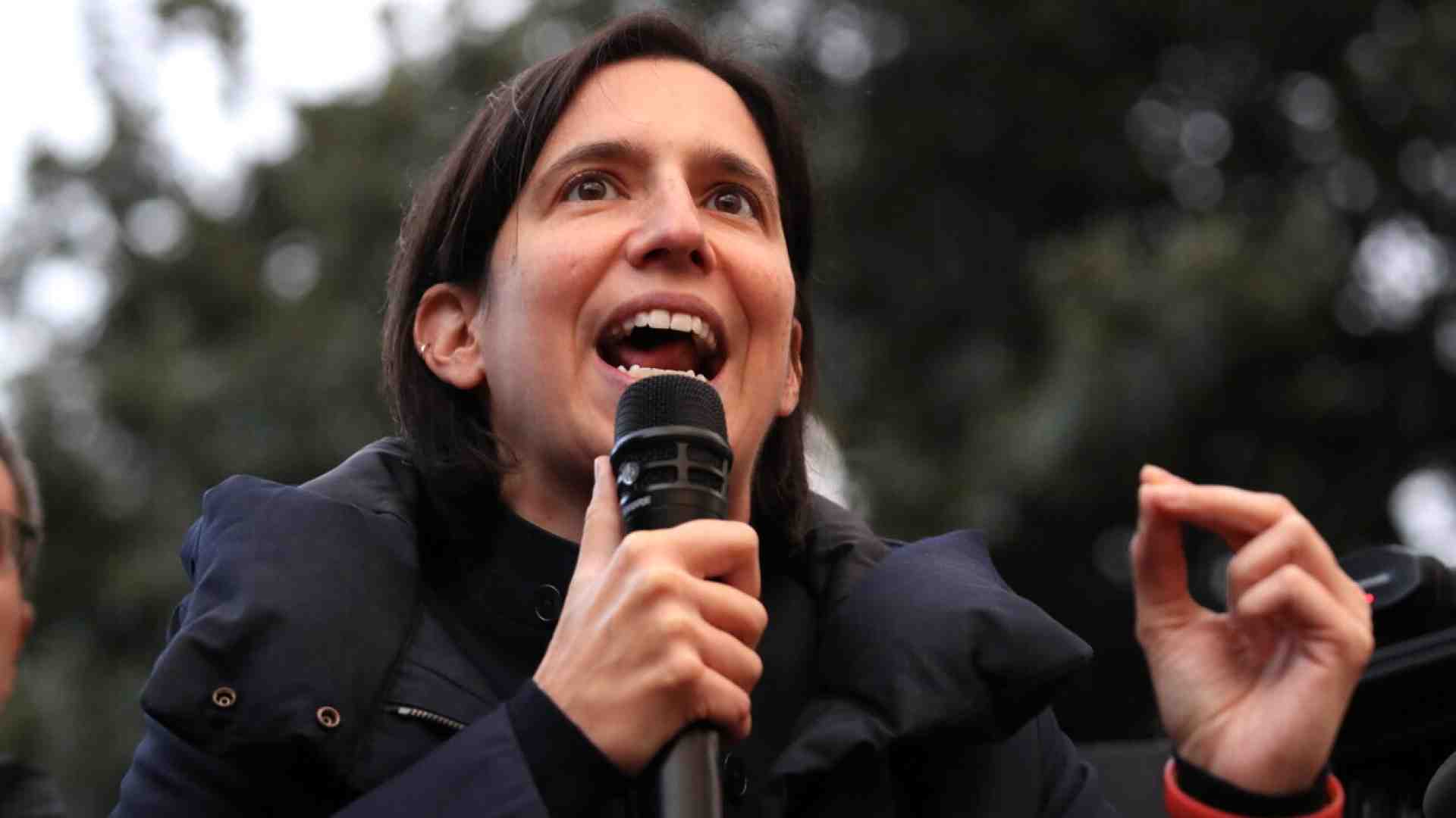 Un’assemblea per blindarsi: il 14 dicembre Schlein si autoincorona leader