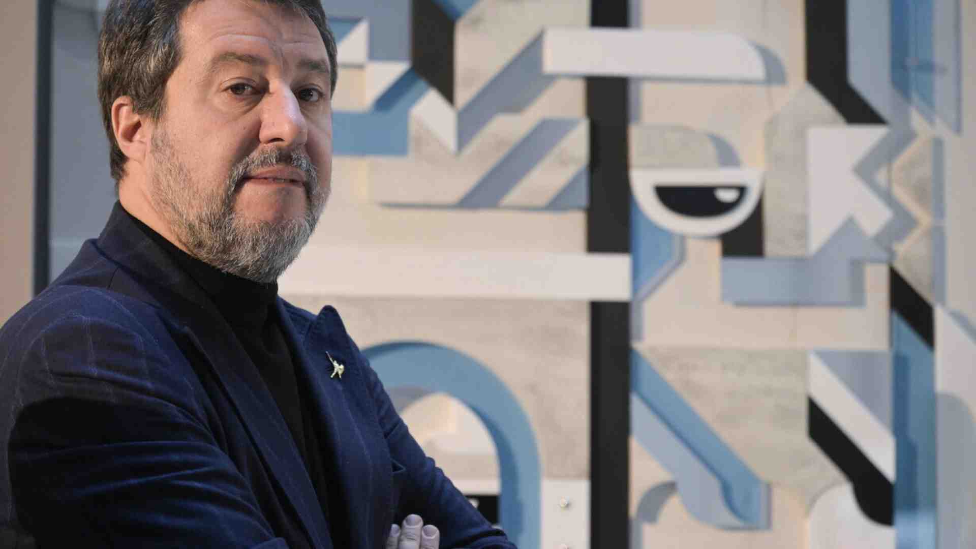 Salvini: "Il Ponte si farà, lo vuole anche l'Ue". E si scontra con Boschi sul caro voli