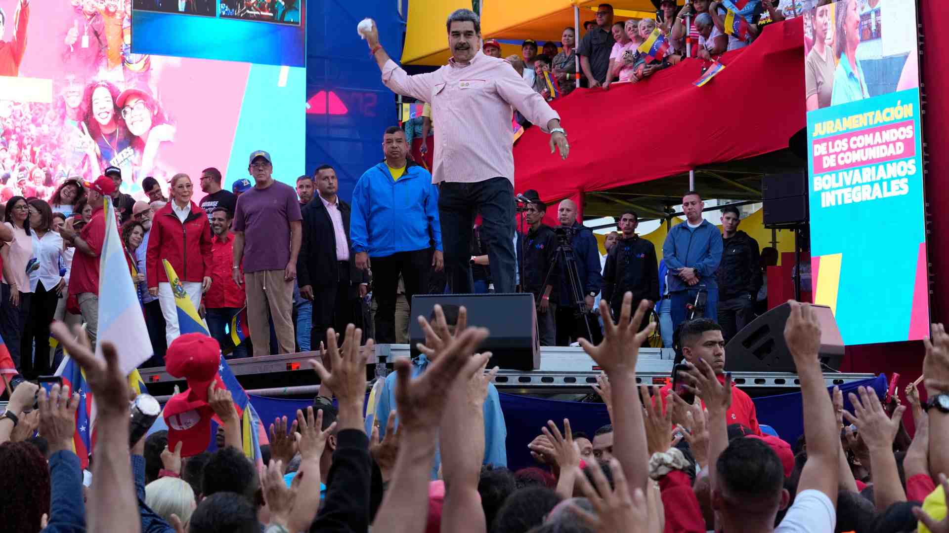 L'azione militare in Venezuela "inizierà molto presto", dice Trump. E avverte Colombia