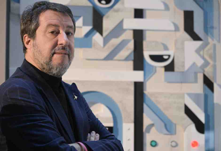 Salvini: "Il Ponte si farà, lo vuole anche l'Ue". E si scontra con Boschi sul caro voli