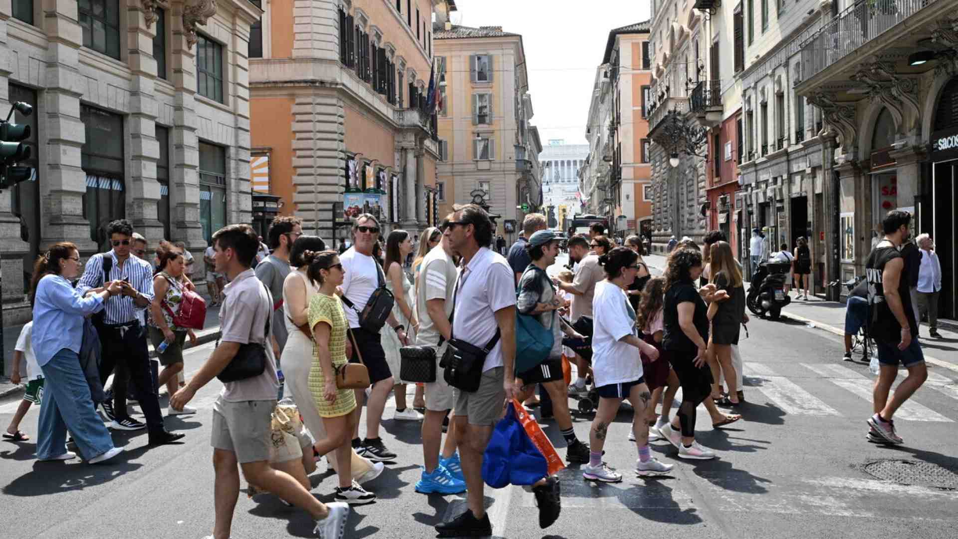 Il crollo del turismo in Italia era una balla. Rispetto al 2024 gli arrivi e le presenze sono aumentati