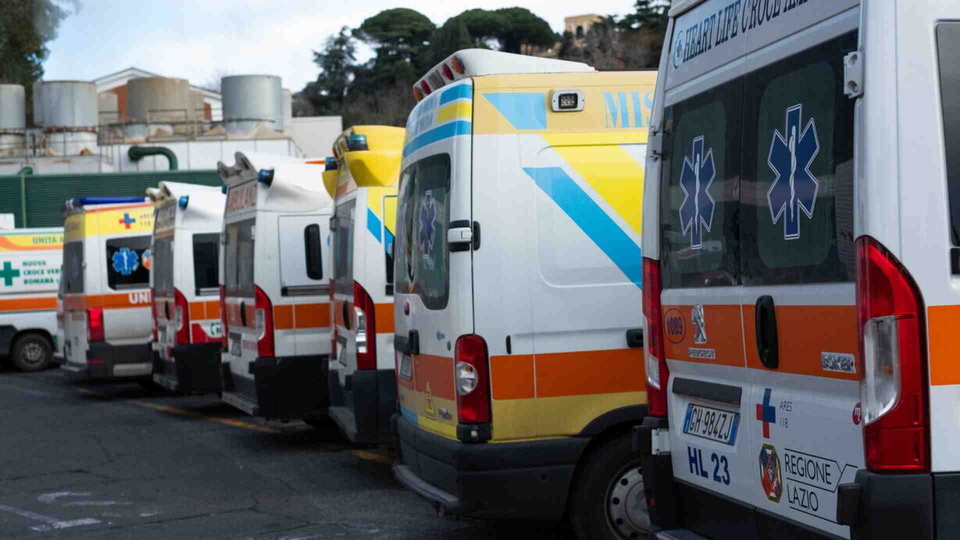 “Tagliare gli sprechi” non basta. Gli slogan fanno male alla sanità