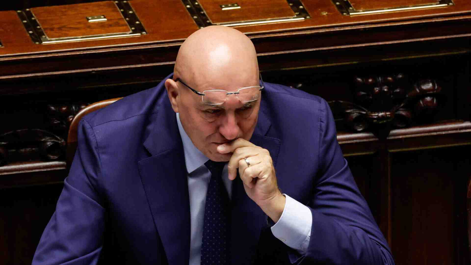 Il Generale Crosetto, Meloni gli fa scudo e testa Salvini su Kyiv