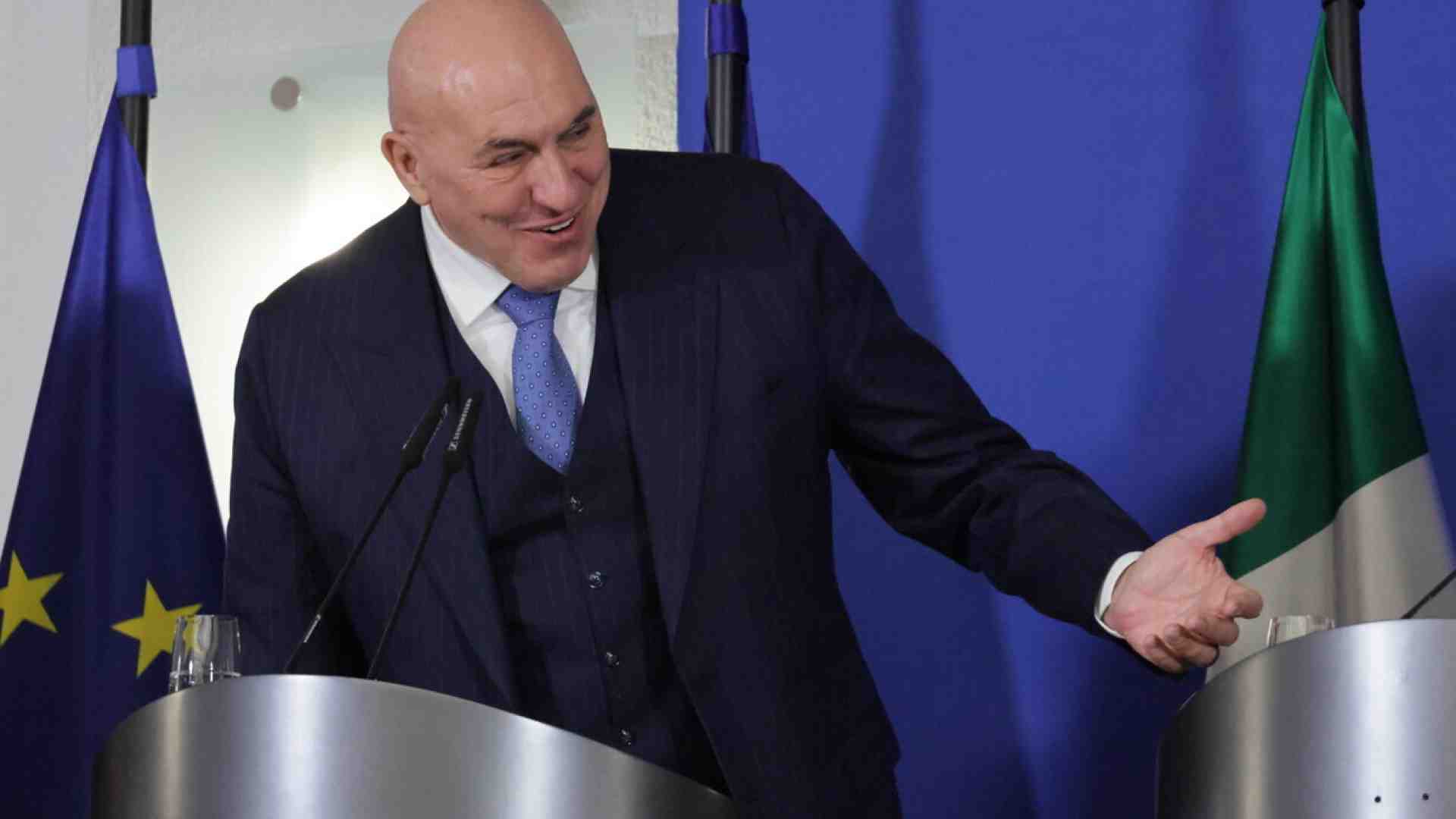 Crosetto: "Servono 4,4 miliardi per il 'dome' italiano. E più fondi per spazio e cybersicurezza"