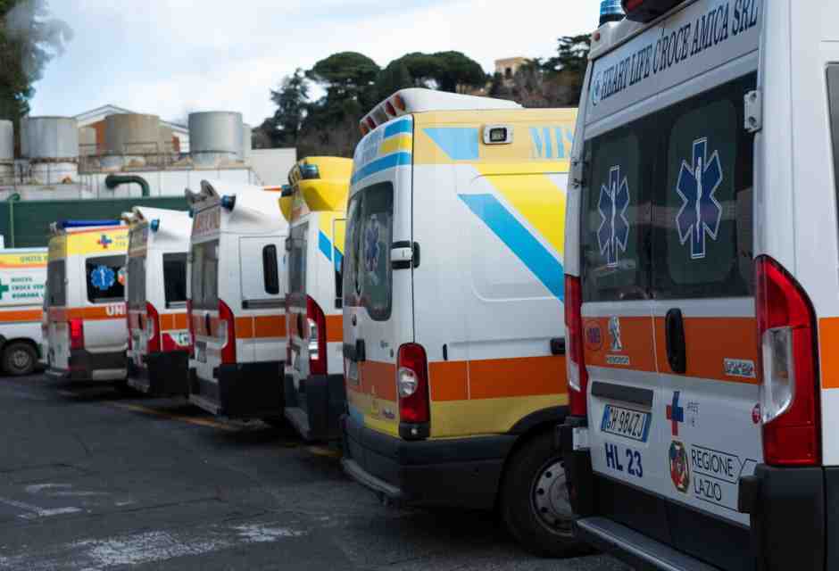 “Tagliare gli sprechi” non basta. Gli slogan fanno male alla sanità